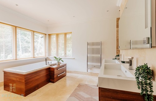 Canford Cliffs House | Harbour Escapes Exclusive 5 Bedroom House With Hot Tub Close to Beaches