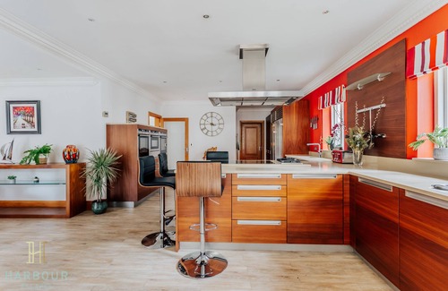 Canford Cliffs House | Harbour Escapes Exclusive 5 Bedroom House With Hot Tub Close to Beaches