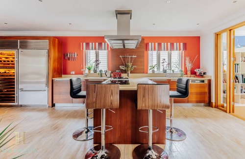 Canford Cliffs House | Harbour Escapes Exclusive 5 Bedroom House With Hot Tub Close to Beaches