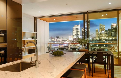 Auckland Central Business District Apartment | Harbour front Living at Wynyard Marina