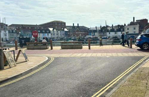 Weymouth Apartment | Harbour Haven - Central 1-Bedroom, Cosy Apartment in Weymouth