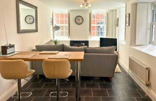 Weymouth Apartment | Harbour Haven - Central 1-Bedroom, Cosy Apartment in Weymouth