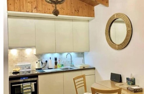 Borth-y-Gest Apartment | Harbour Haven: Spectacular Views