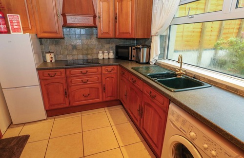 Fishguard Cottage | HARBOUR HIGH ANNEX, pet friendly, with a garden in Fishguard