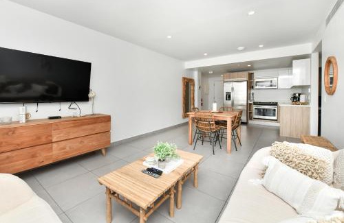 Oranjestad Apartment | Harbour House apt 410