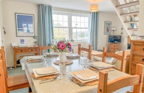 Yarmouth House | Harbour Life