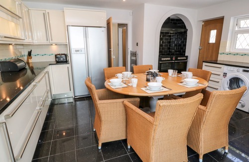 Torquay Cottage | HARBOUR LIGHTS, family friendly, luxury holiday cottage in Torquay