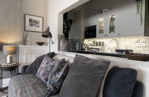 Barmouth Cottage | HARBOUR VIEW - FLAT 2, pet friendly in Barmouth