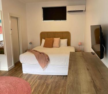 Waterhouse Hotel | Harbour View Motel