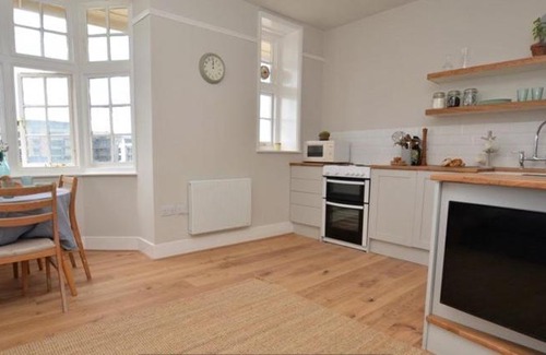 West Bay Apartment | Harbour View, Pier Terrace