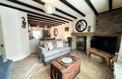 Seahouses House | Harbour Way Cottage by Coast & Country Stays