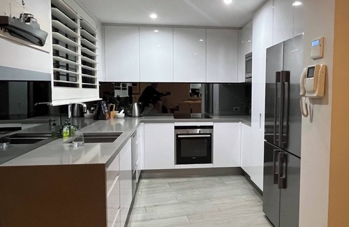Newcastle Apartment | Harbourfront Escape – Spacious & Stylish 3-Bed Apartment in Honeysuckle