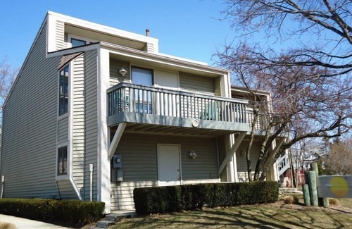 South Haven Condo | Harbours #25, South Haven Vacation Rental Enjoy the beauty of this unit and the great amenities of the Harbours complex!
