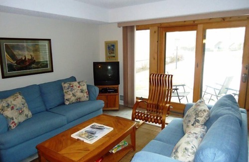 South Haven Condo | Harbours #25, South Haven Vacation Rental Enjoy the beauty of this unit and the great amenities of the Harbours complex!