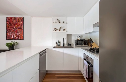 Woolloomooloo Apartment | Harbourside at Woolloomooloo with Balcony Views