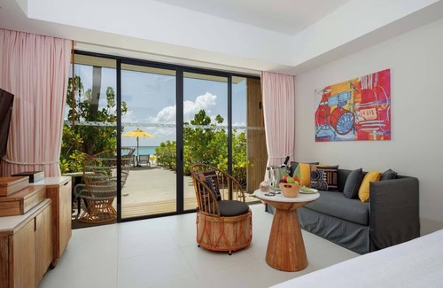 Farukolhufushi Island Hotel | Hard Rock Maldives – Beachfront Silver Studio with Private Terrace