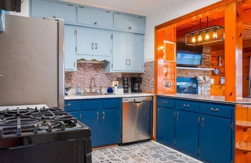 Lakeside House | Harding Lakeside Getaway| 8 bedroom sleeps 16!