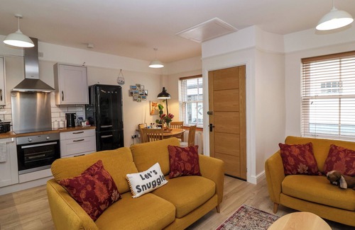 Minehead Cottage | HARDINGS COTTAGE, romantic, with a garden in Minehead