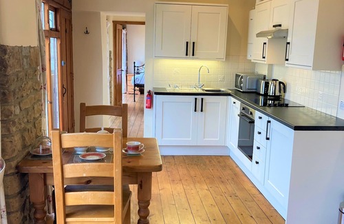Kelston Cottage | Hare Cottage - Fantastic views from cosy cottage near Bath