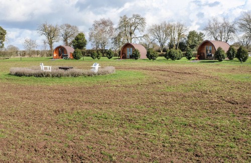 Overton-on-dee Cottage | HAREBELL, romantic, with a garden in Malpas
