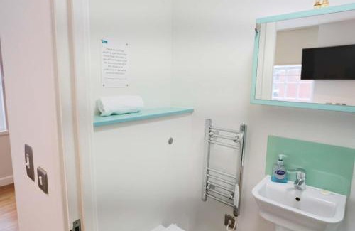 Bristol Floating Harbour Apartment | Harford House Studios 01 - Hopewell