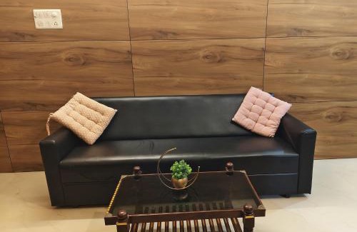 Kuppaayil Apartment | Harichandhanam Inn 200 meters from temple Ground floor