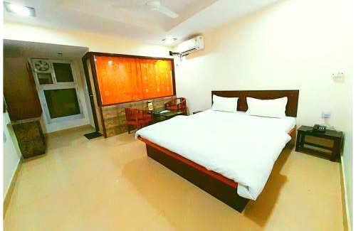 Mayapur Hotel | HARIDWAR HOTEL HEAVEN # GUEST - With Free Parking & Wi-fi - Restaurant Facilities Available Near Temple - A Premium Hotel In Haridwar