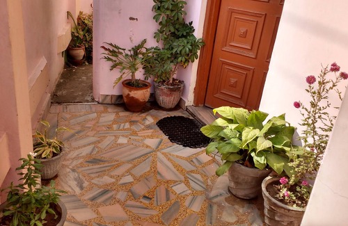 Rishikesh House | HariHar Niwas- Studio Apartment, near Gangaji