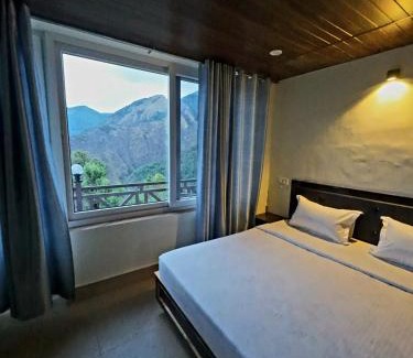Naina Range Hotel | Harika Palace