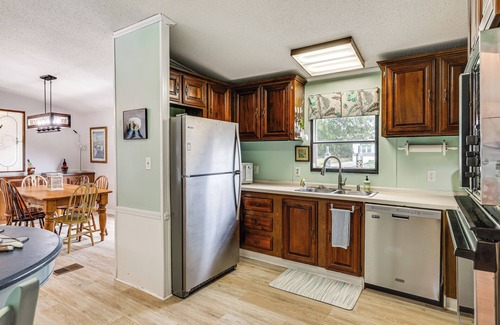 Harkers Island House | Harkers Island Getaway w/ Deck: Near Cape Lookout!