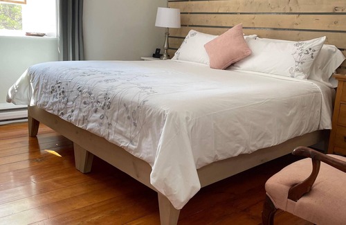 Rideau Lakes Bed & Breakfast | Harlem Stonegate B&B