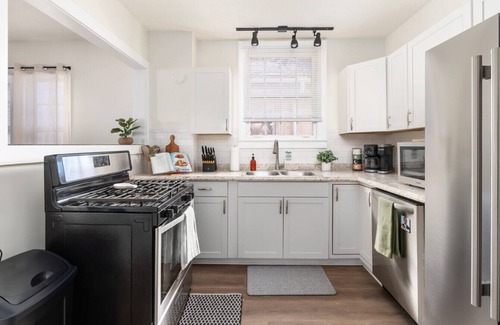 Columbus Apartment | Harlou Nest - 2BD|1BA|Apartment|Grandview|OSU