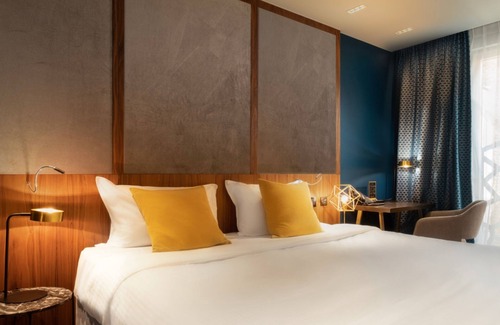 Chatelain Hotel | Harmon House