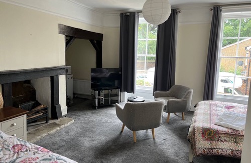 Heathrow Villages House | Harmondsworth Hall Guest House Heathrow