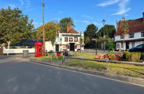 Heathrow Villages Bed & Breakfast | Harmondsworth Hall