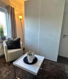 Guetersloh Apartment | HARMONY "2" stylishes 2 Zimmer Apartment 1 OG Balkon Garten Parkplatz