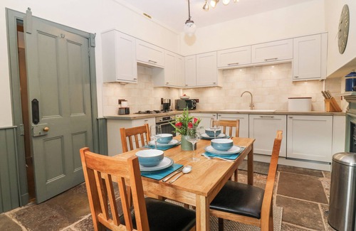 Gattonside Cottage | HARMONY COTTAGE - HARMONY GARDENS, pet friendly in Melrose