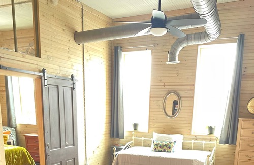 Commerce Apartment | Harmony Grove Loft: Downtown Commerce