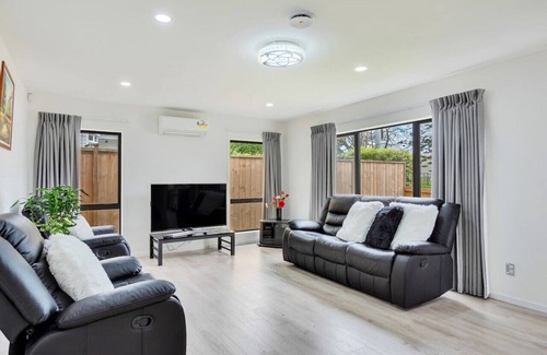 Mangere House | Harmony Haven is close to airport