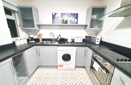 Penge Apartment | Harmony House – Easy Access to Central London 2 Bedrooms & Spacious Living Room