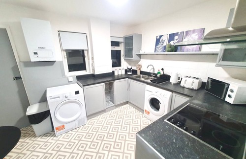 Penge Apartment | Harmony House – Easy Access to Central London 2 Bedrooms & Spacious Living Room
