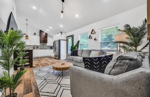 Candler-McAfee Villa | Harmony House Family Escape for 8