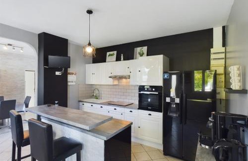 Romilly-sur-Seine House | Harmony - House with Private Garden