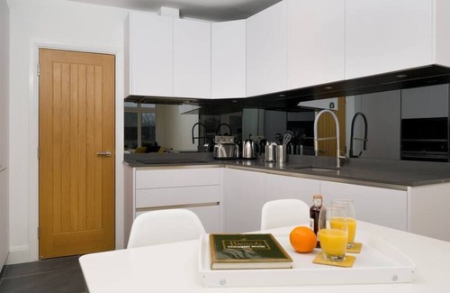 Leytonstone Apartment | Harmony – Spacious & Chic, Fully Equipped 2BR Flat