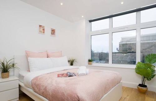 Leytonstone Apartment | Harmony – Spacious & Chic, Fully Equipped 2BR Flat