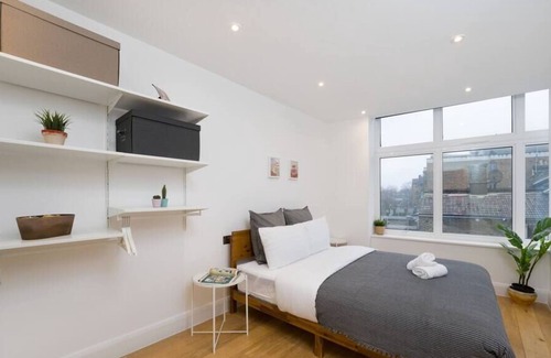 Leytonstone Apartment | Harmony – Spacious & Chic, Fully Equipped 2BR Flat