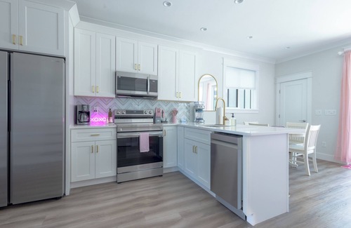 Wilmington Historic District Apartment | Harmony @ The Cove Riverwalk Villas