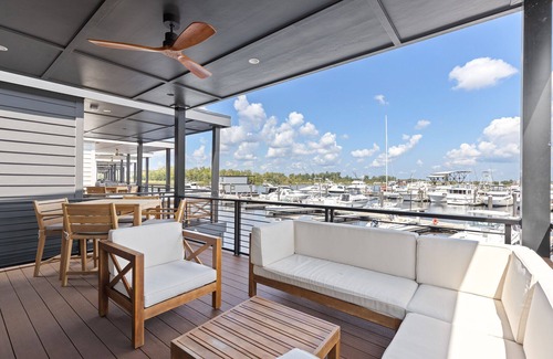 Wilmington Historic District Apartment | Harmony @ The Cove Riverwalk Villas
