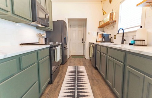Waco House | Harp Haven: Silos, Pool, Hot Tub, Fire Pit, King Beds & More