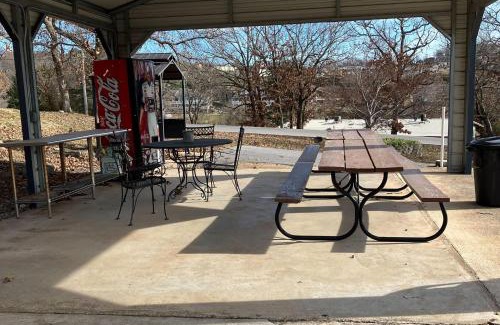 Kimberling City Hotel | Harper Valley 10
